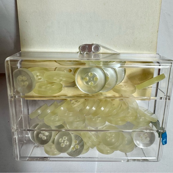 Vintage Prims 50 ASSORTED REPLACEMENT BUTTONS
Ideal For Shirts, Blouses. - Picture 5 of 7